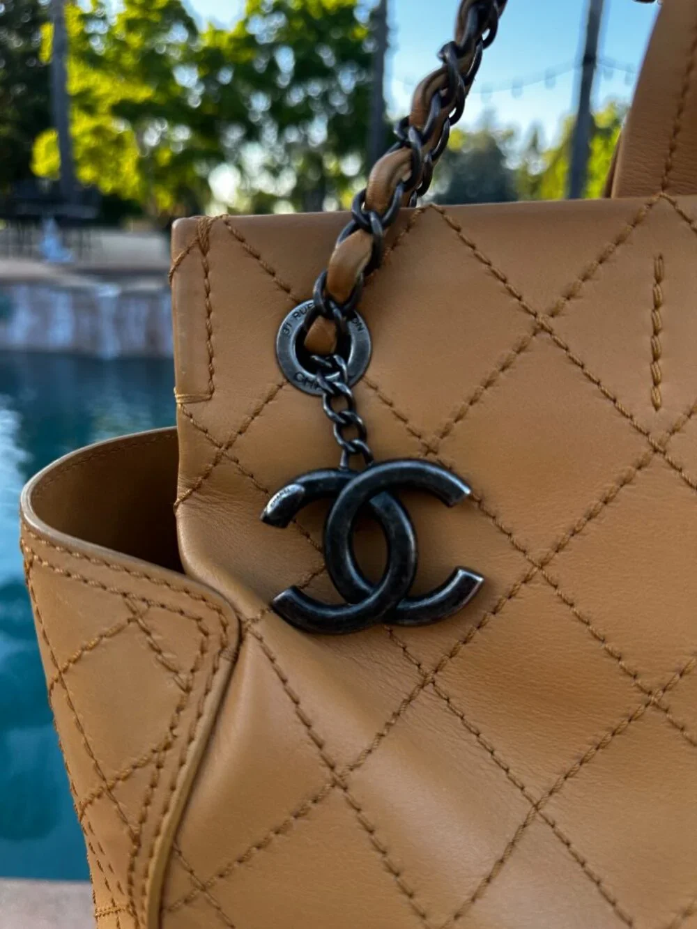 Chanel Tote Bg